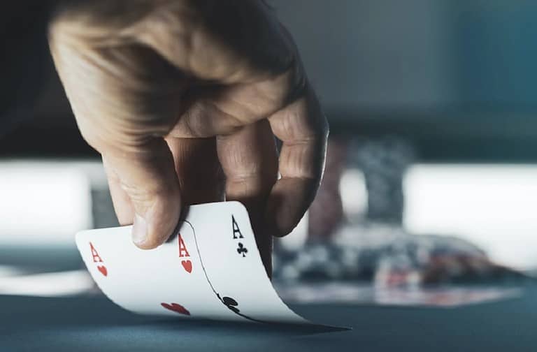Cần có những kỹ năng gì để trở thành một tay chơi Poker chuyên nghiệp?