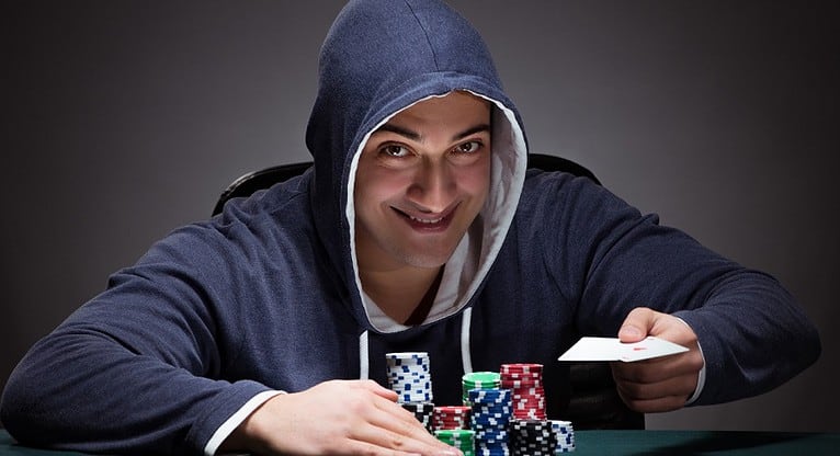 Những điều cơ bản về game bài Poker cần biết rõ để chơi hiệu quả