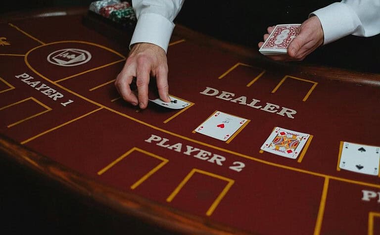 Blackjack là gì? Luật chơi, chiến thuật và xác suất thắng chi tiết