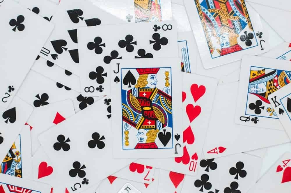 Luật chơi bài cào online khác gì truyền thống